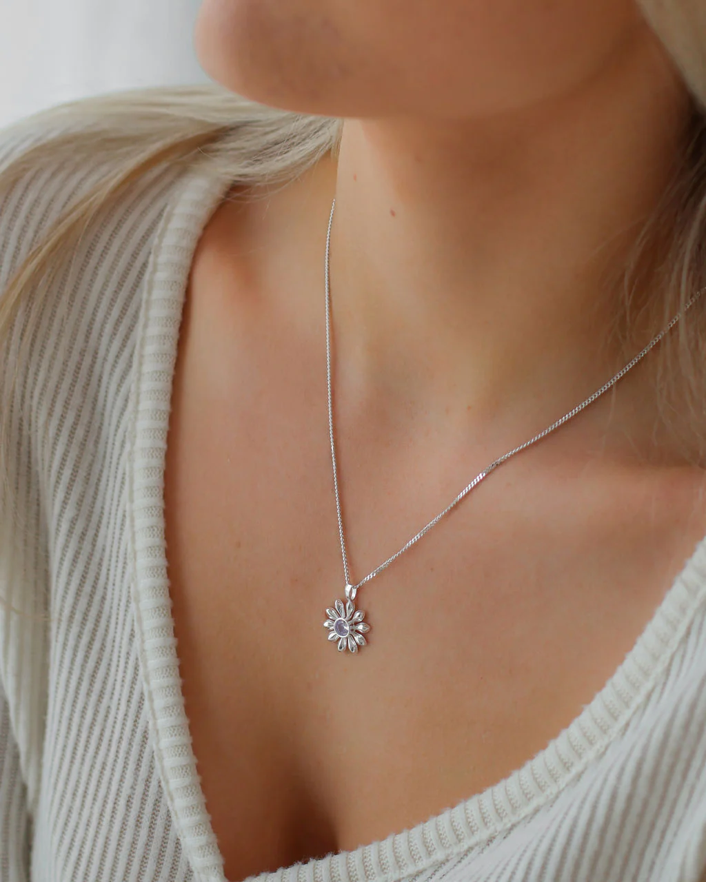 Starkeeper Daisy Necklace - Image 4